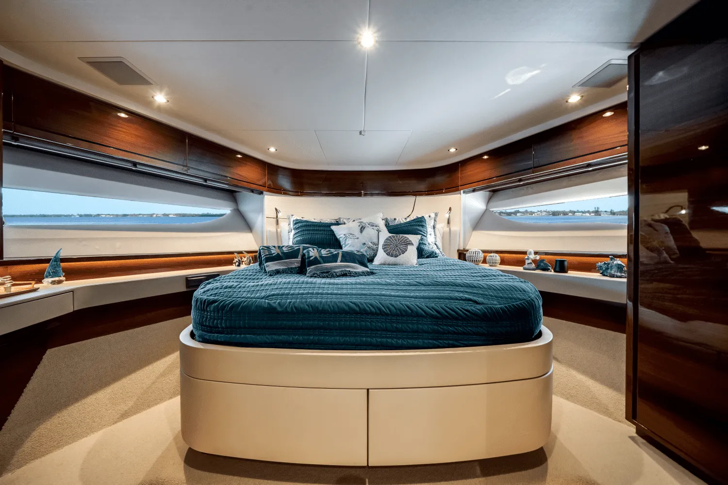 2019 Princess F70 Image Thumbnail #24