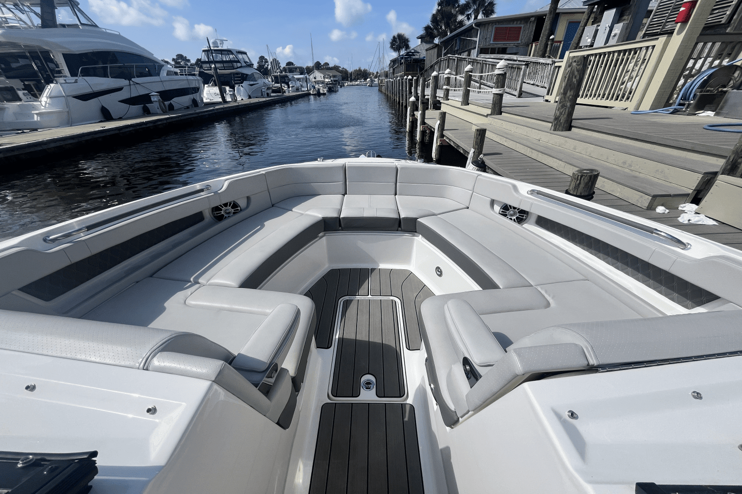 2024 Sea Ray 310 SLX Outboard Image Thumbnail #23