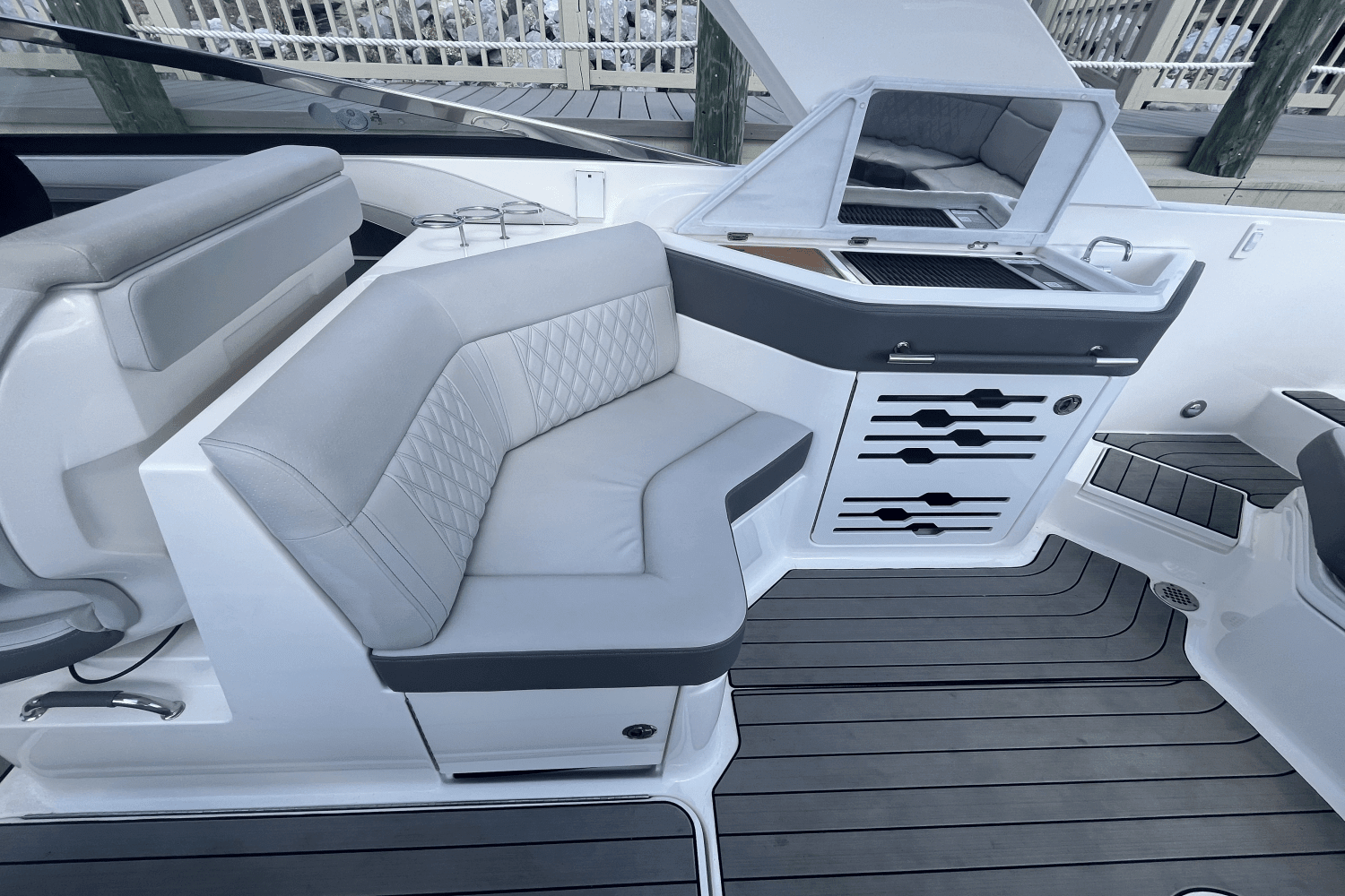 2024 Sea Ray 310 SLX Outboard Image Thumbnail #14