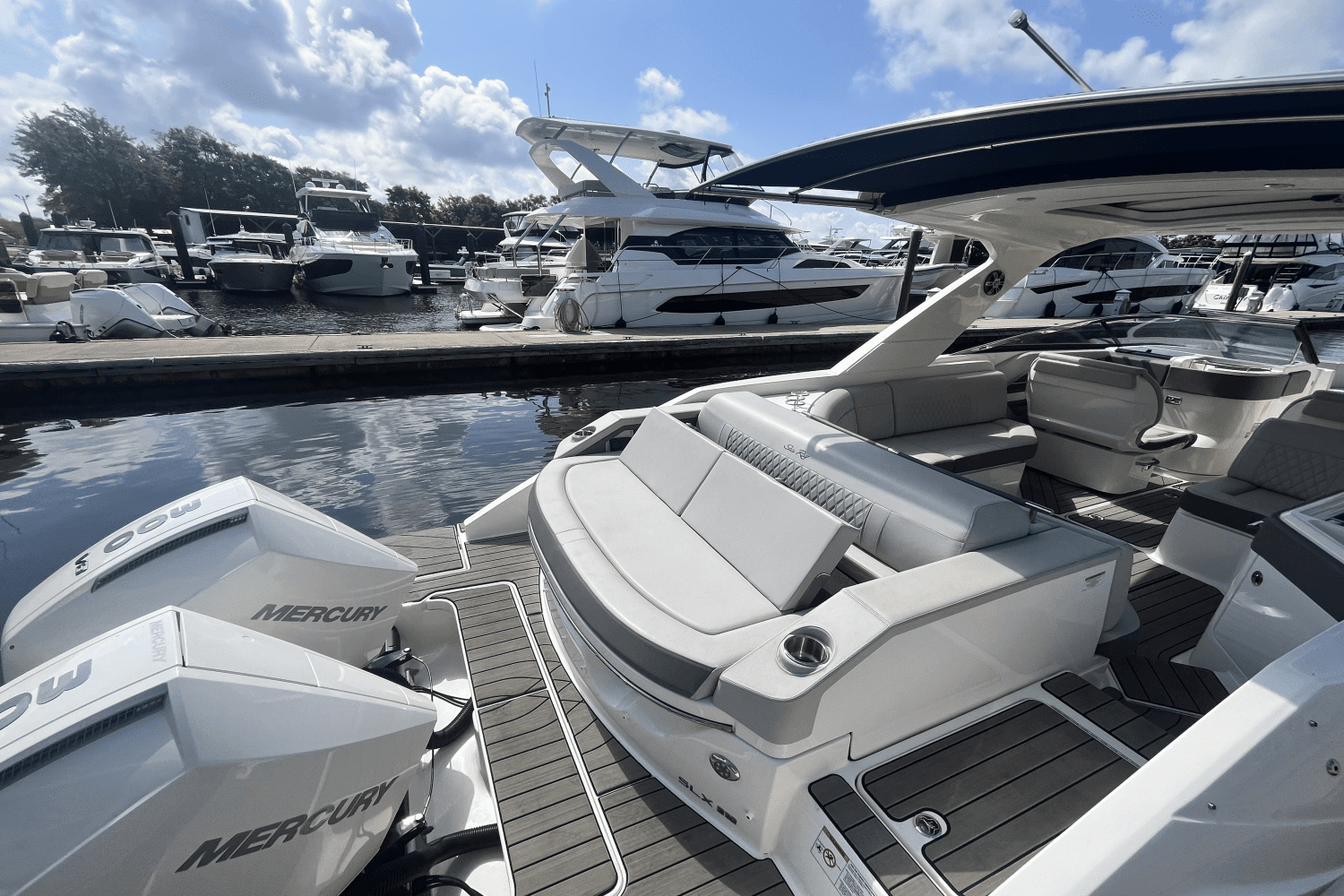 2024 Sea Ray 310 SLX Outboard Image Thumbnail #8