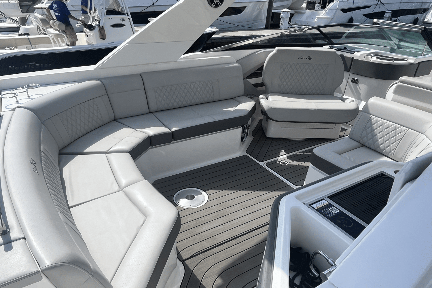 2024 Sea Ray 310 SLX Outboard Image Thumbnail #11