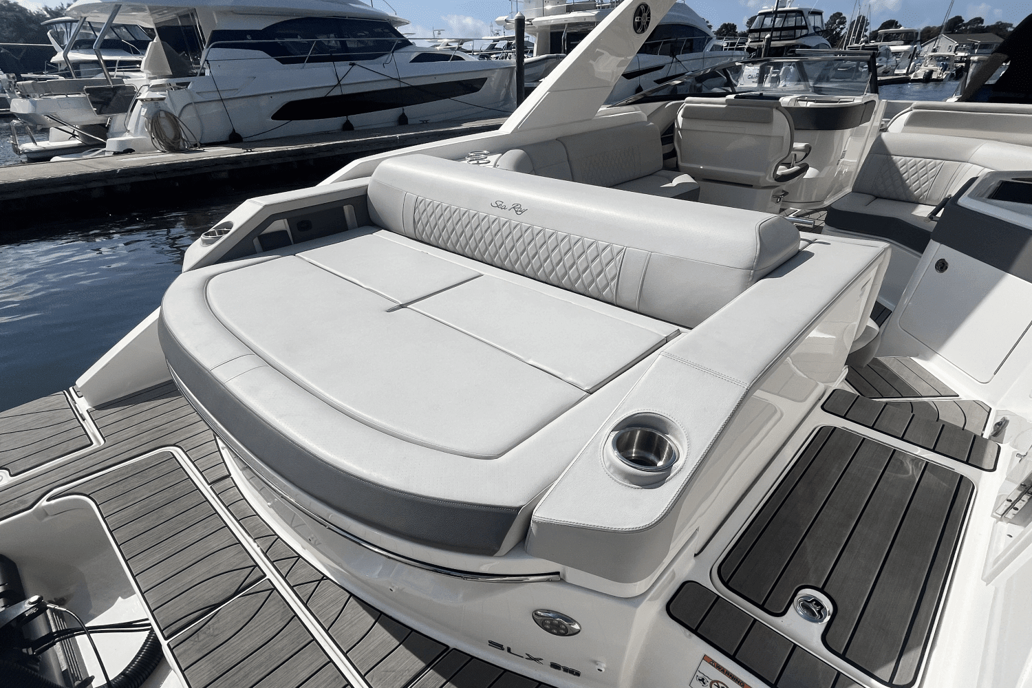 2024 Sea Ray 310 SLX Outboard Image Thumbnail #9
