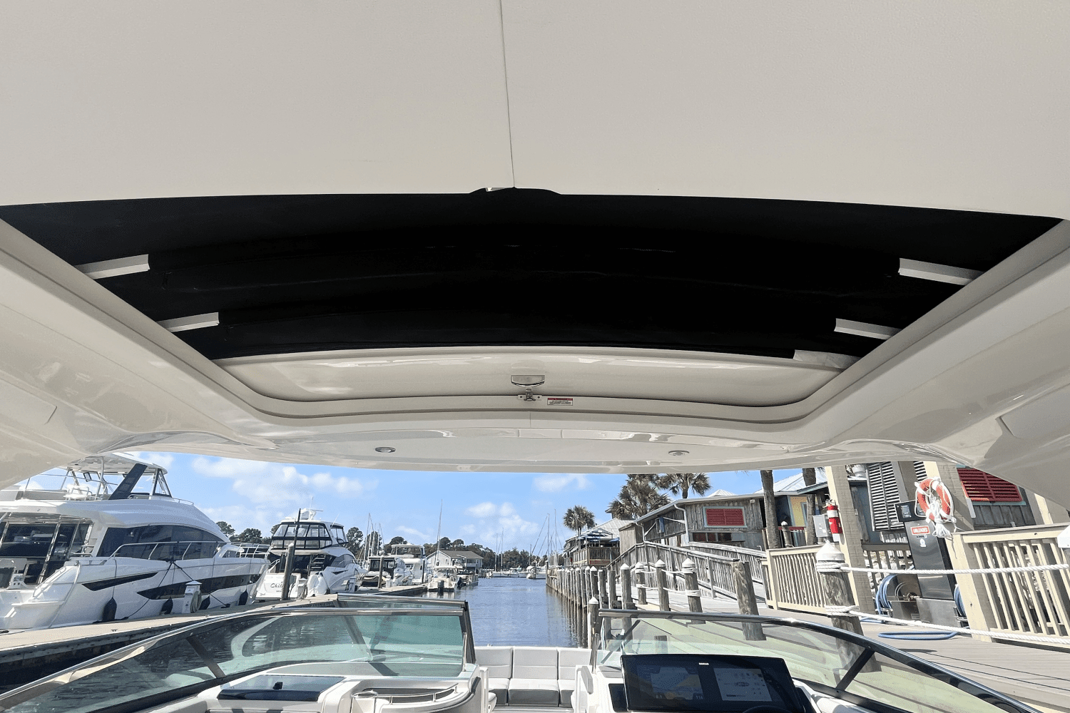 2024 Sea Ray 310 SLX Outboard Image Thumbnail #16