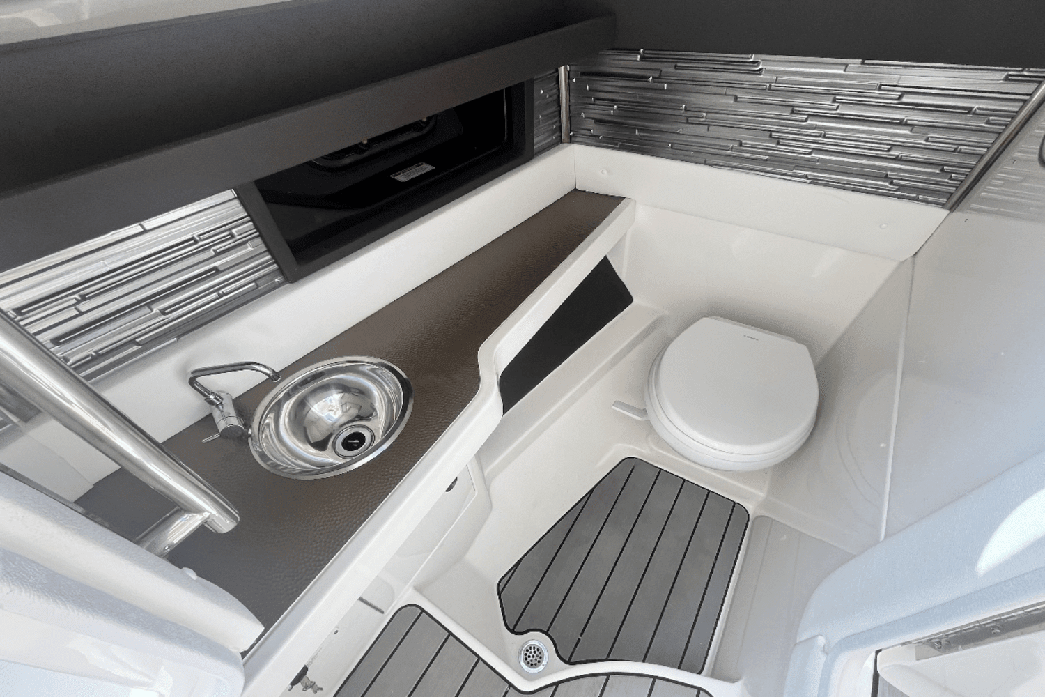 2024 Sea Ray 310 SLX Outboard Image Thumbnail #22