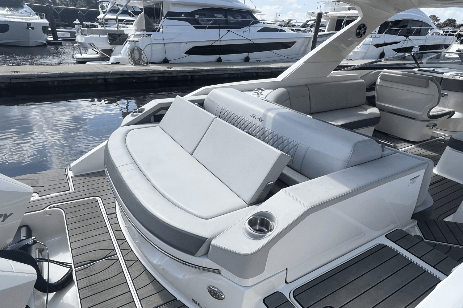 2024 Sea Ray 310 SLX Outboard Image Thumbnail #10
