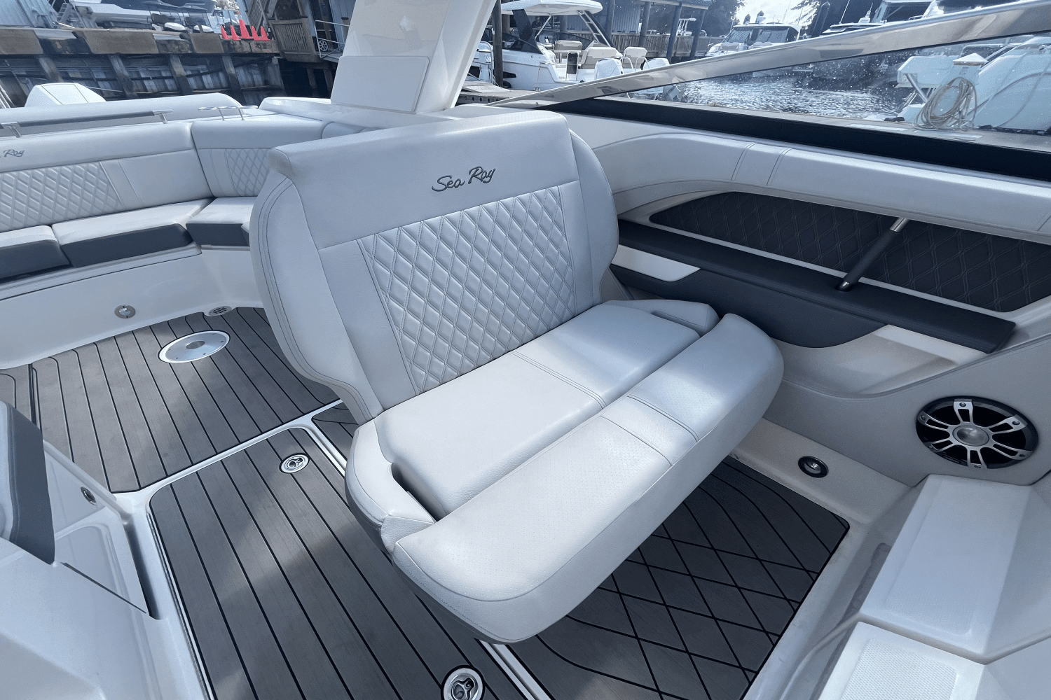 2024 Sea Ray 310 SLX Outboard Image Thumbnail #21