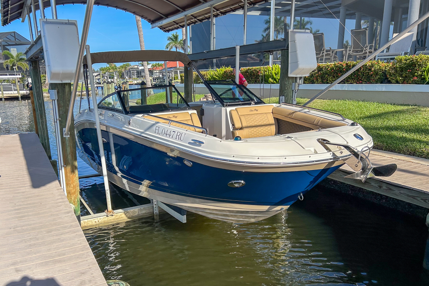 2019 Sea Ray 270 SDX OUTBOARD Image Thumbnail #4