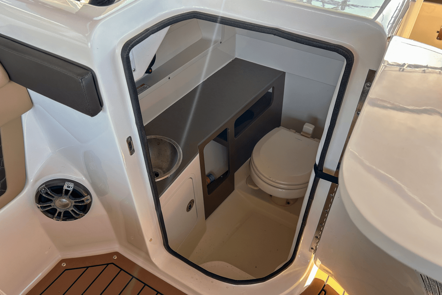 2019 Sea Ray 270 SDX OUTBOARD Image Thumbnail #22