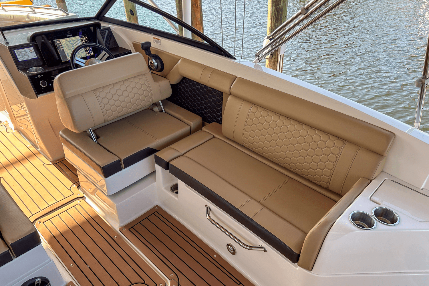 2019 Sea Ray 270 SDX OUTBOARD Image Thumbnail #16