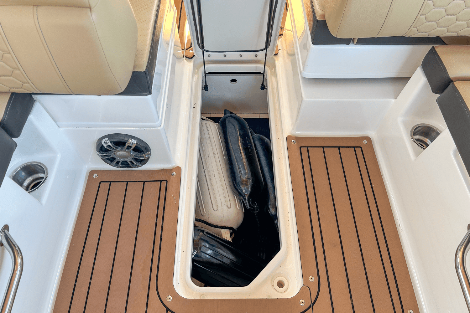 2019 Sea Ray 270 SDX OUTBOARD Image Thumbnail #31