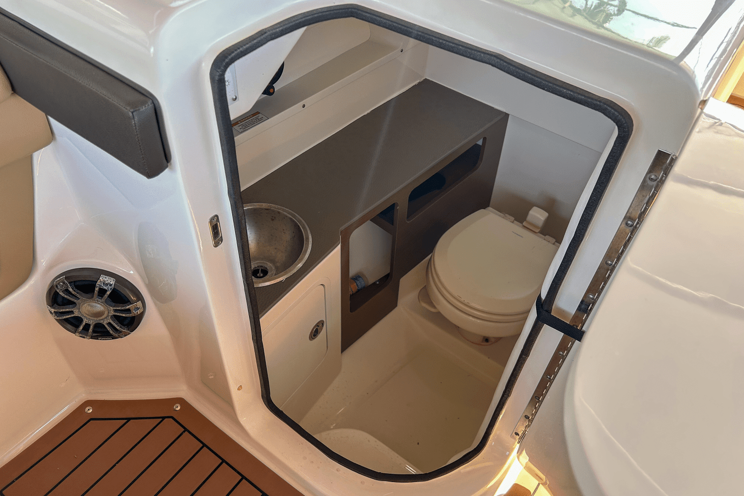 2019 Sea Ray 270 SDX OUTBOARD Image Thumbnail #23