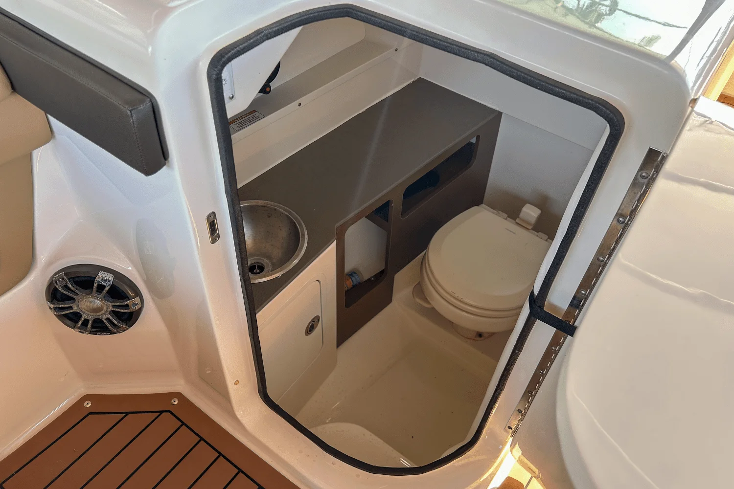 2019 Sea Ray 270 SDX OUTBOARD Image Thumbnail #23