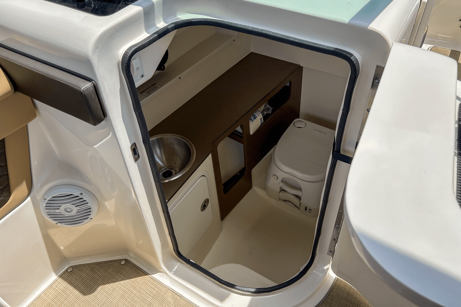 2018 Sea Ray 270 SDX OUTBOARD Image Thumbnail #26