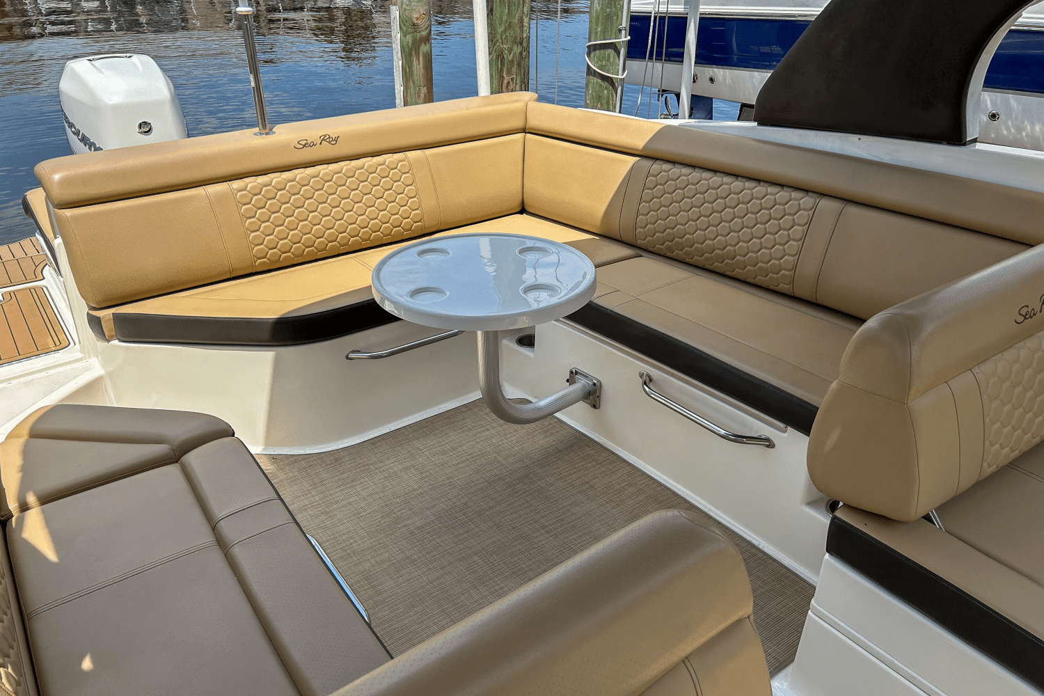 2018 Sea Ray 270 SDX OUTBOARD Image Thumbnail #15
