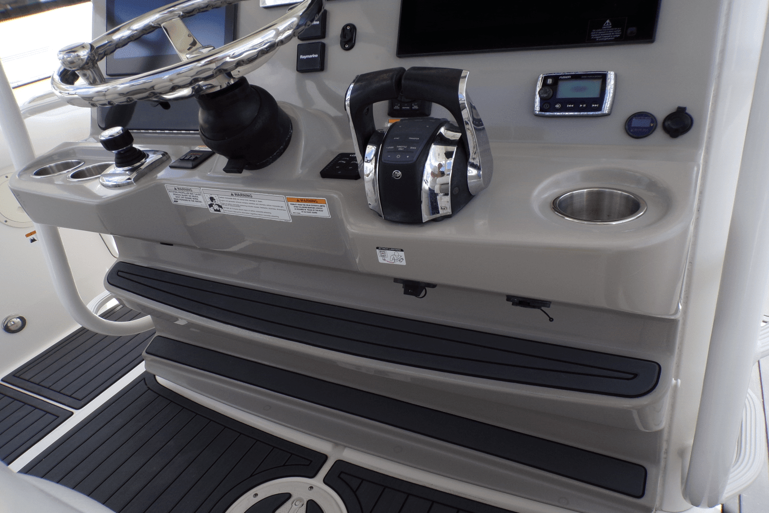 2016 Boston Whaler 350 OUTRAGE Image Thumbnail #13