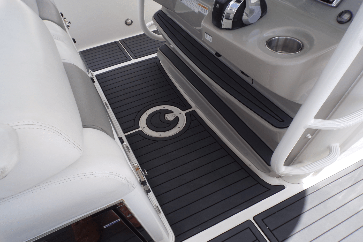 2016 Boston Whaler 350 OUTRAGE Image Thumbnail #25