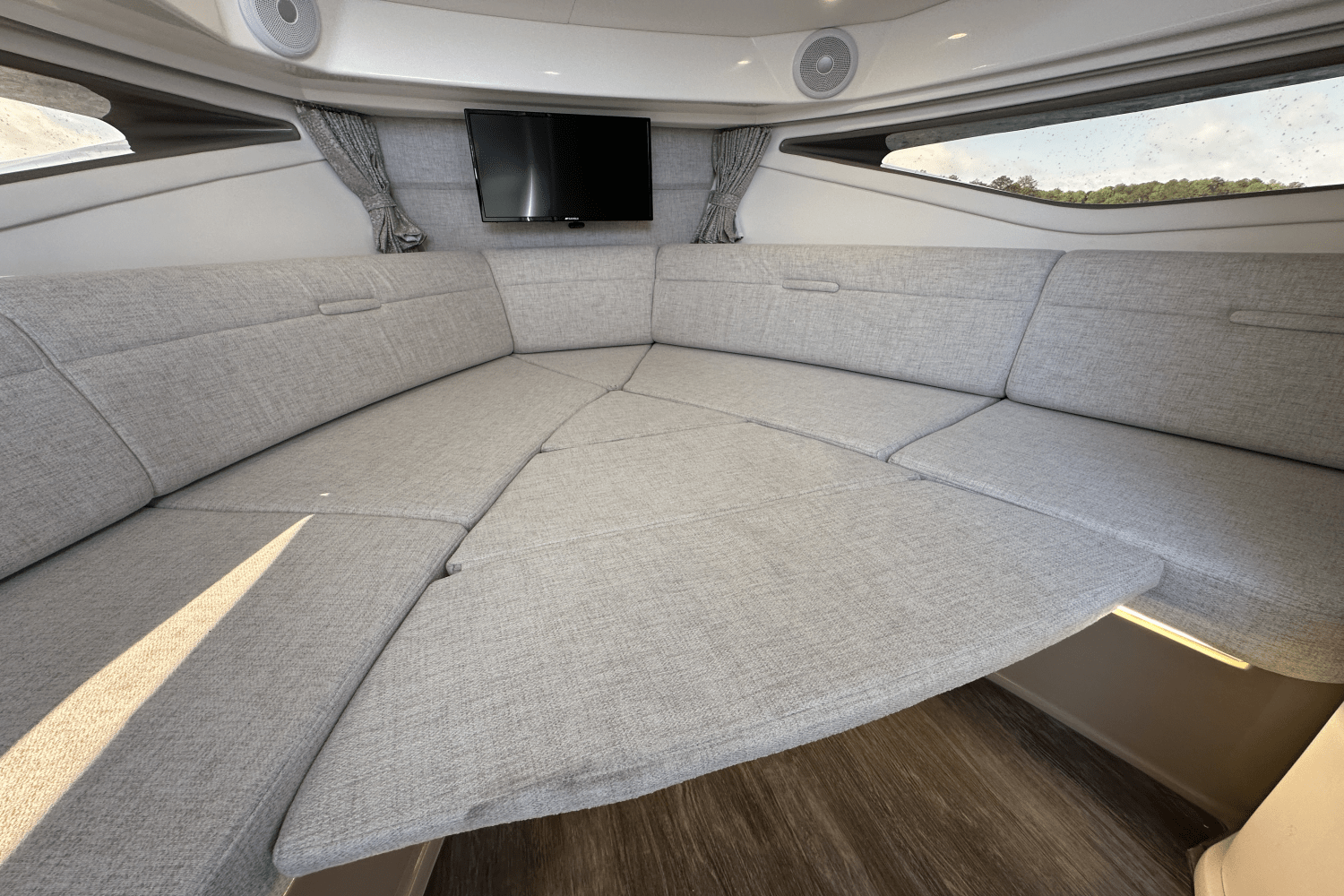 2025 Sea Ray Sundancer 320 Image Thumbnail #30