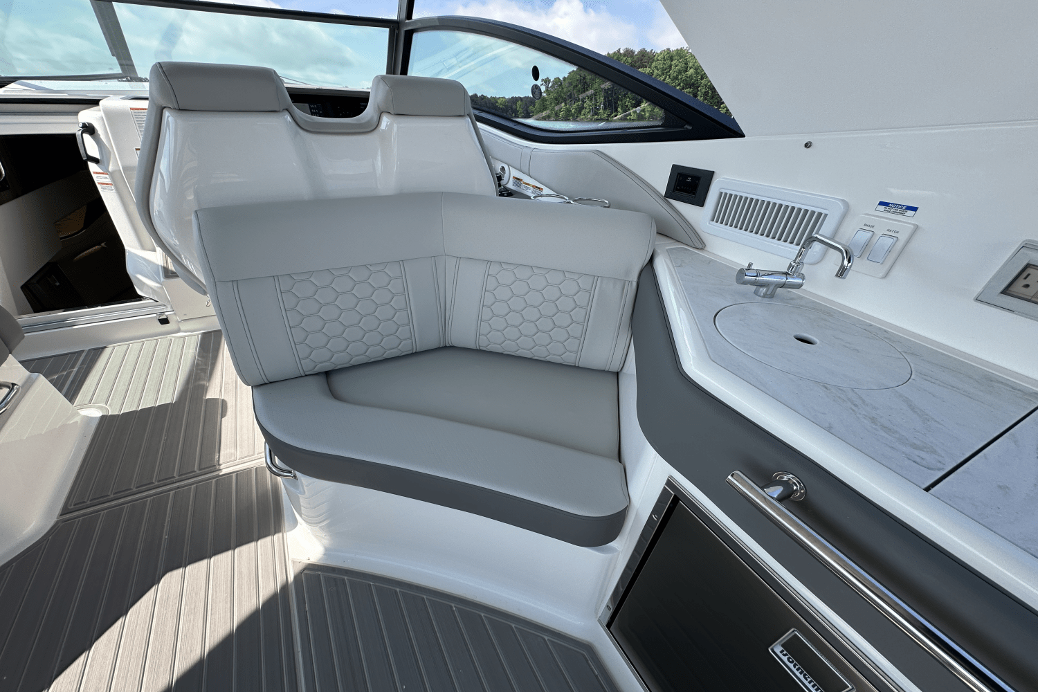 2025 Sea Ray Sundancer 320 Image Thumbnail #40
