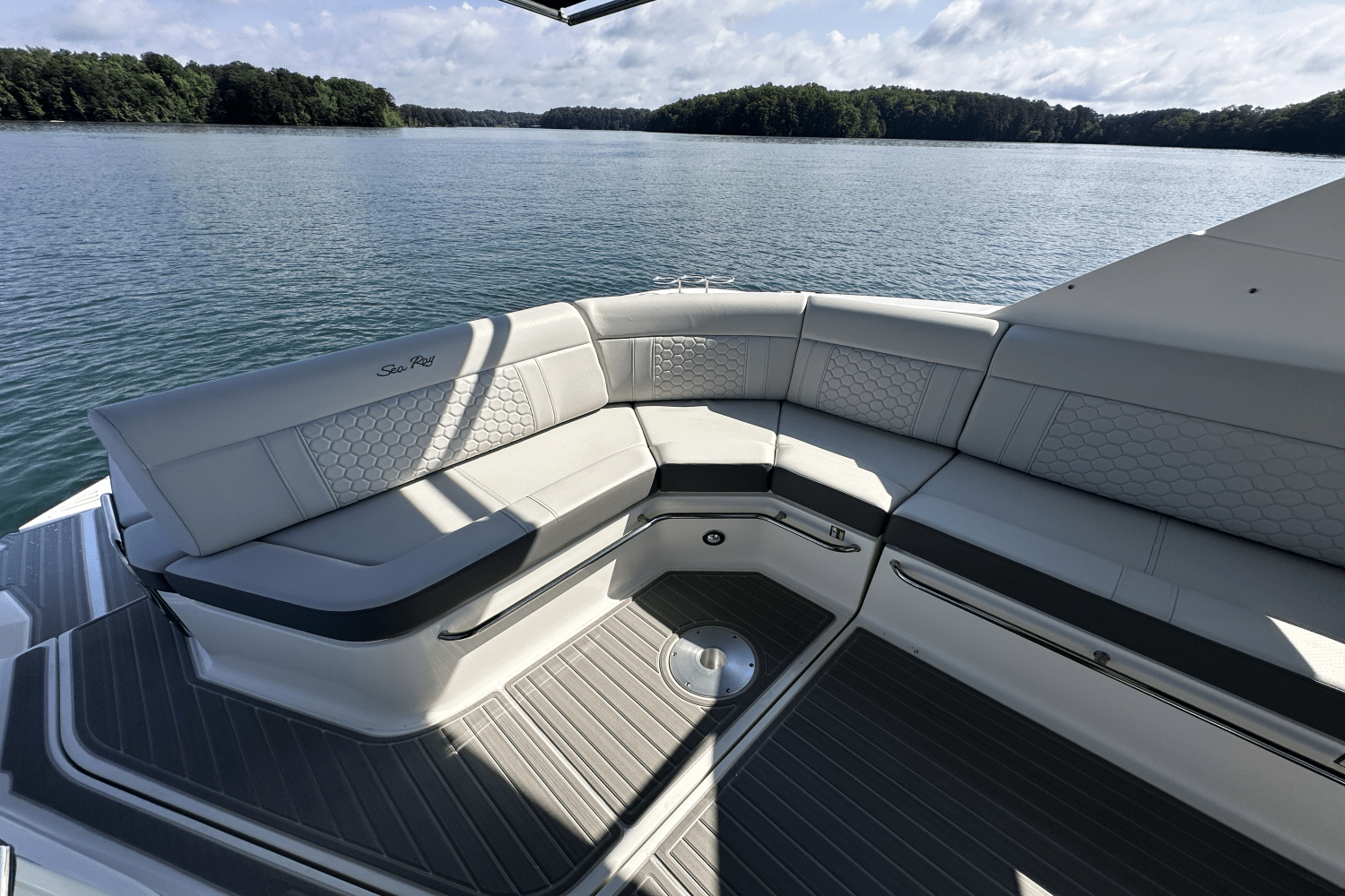 2025 Sea Ray Sundancer 320 Image Thumbnail #41