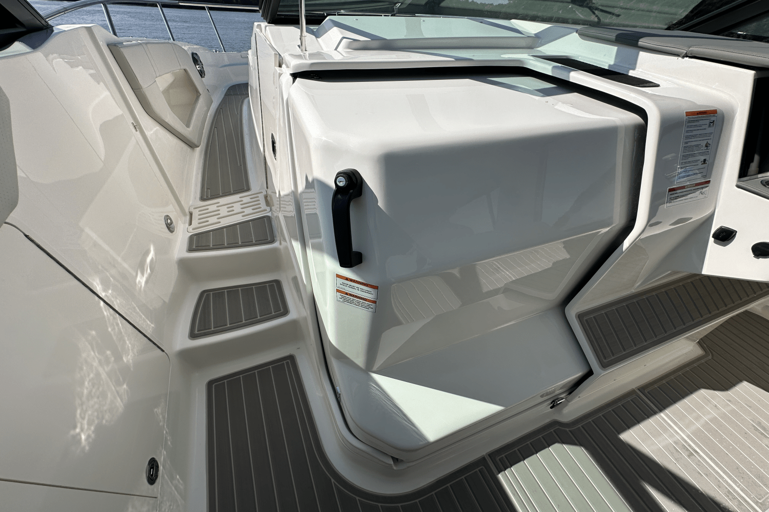 2025 Sea Ray Sundancer 320 Image Thumbnail #27