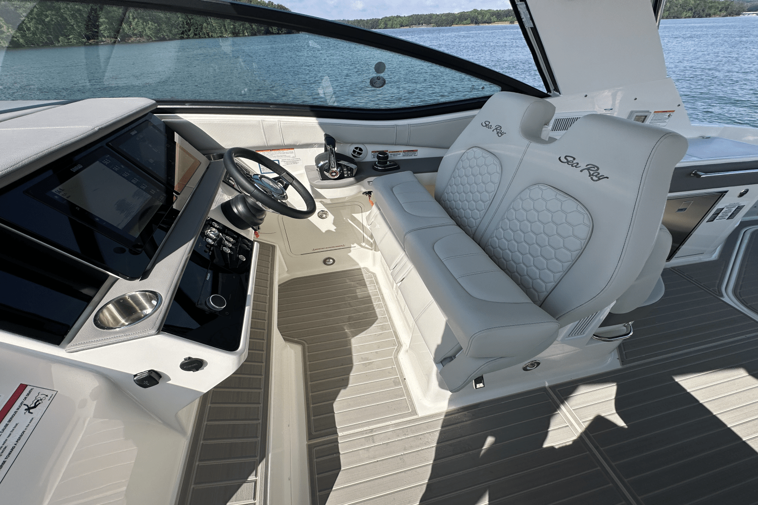 2025 Sea Ray Sundancer 320 Image Thumbnail #20
