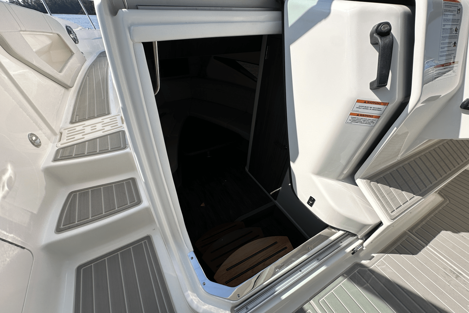 2025 Sea Ray Sundancer 320 Image Thumbnail #28