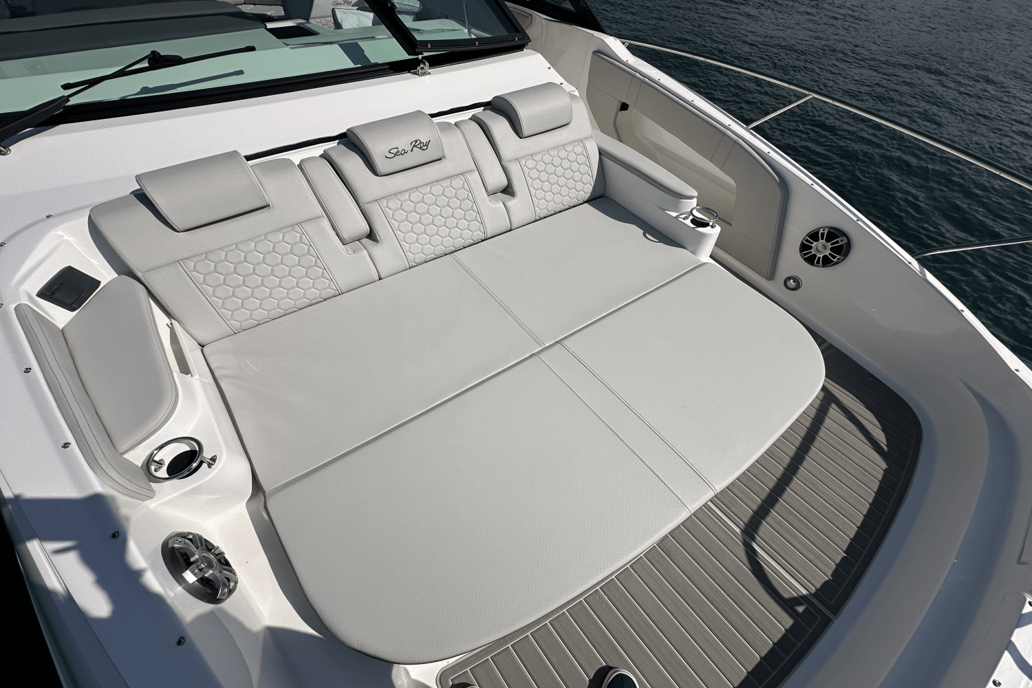2025 Sea Ray Sundancer 320 Image Thumbnail #17