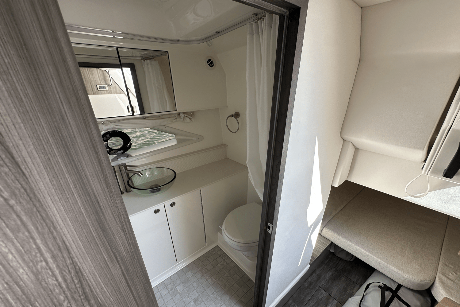 2025 Sea Ray Sundancer 320 Image Thumbnail #31