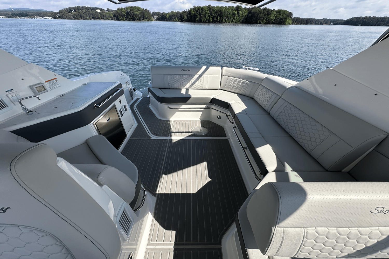2025 Sea Ray Sundancer 320 Image Thumbnail #36