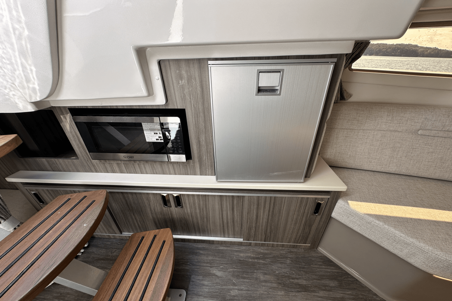 2025 Sea Ray Sundancer 320 Image Thumbnail #32