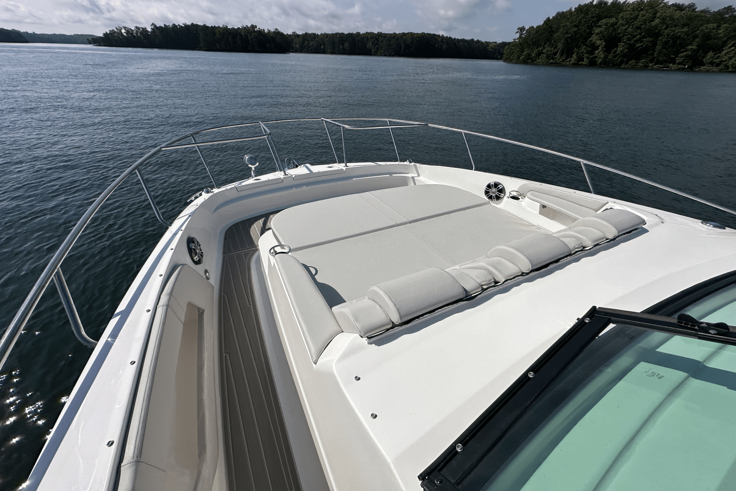 2025 Sea Ray Sundancer 320 Image Thumbnail #14