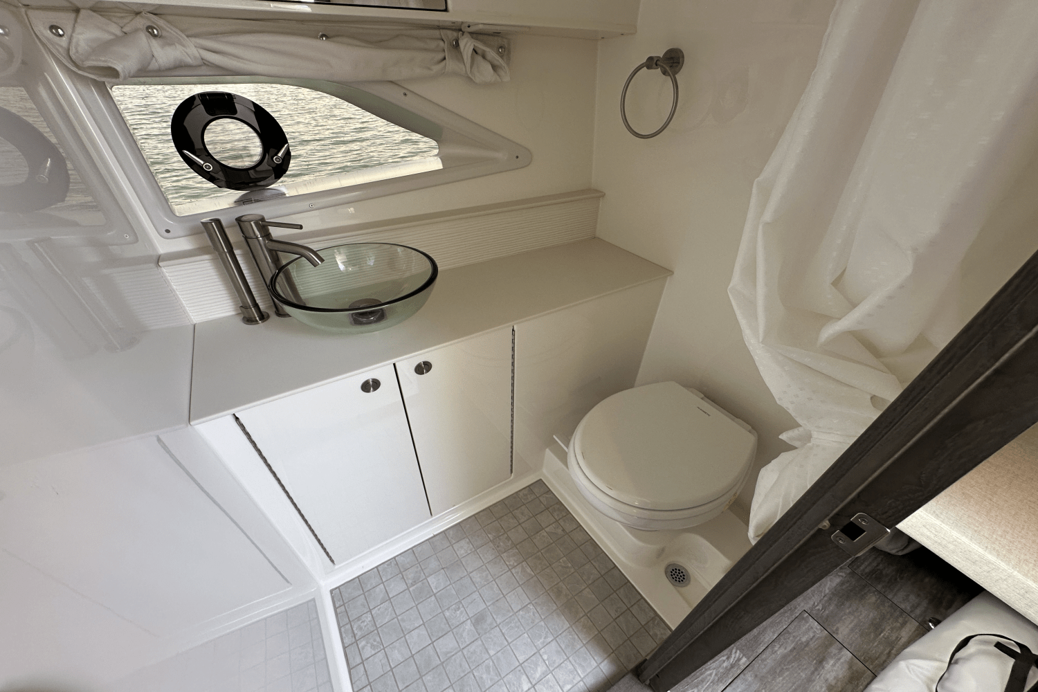 2025 Sea Ray Sundancer 320 Image Thumbnail #33