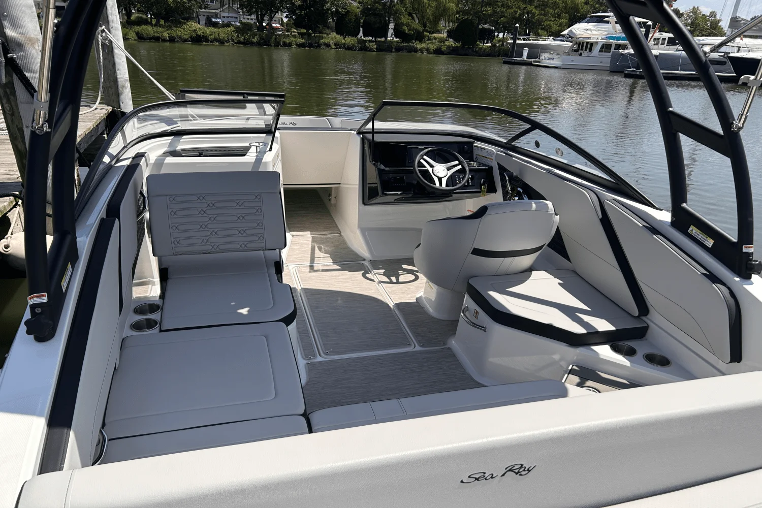 2026 Sea Ray SPX 210 Outboard Image Thumbnail #11