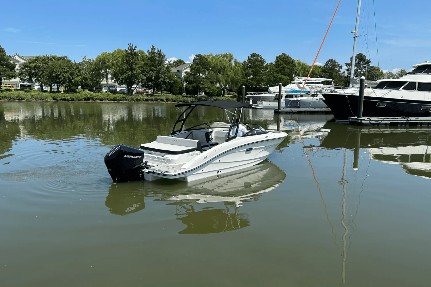 2026 Sea Ray SPX 210 Outboard Image Thumbnail #2