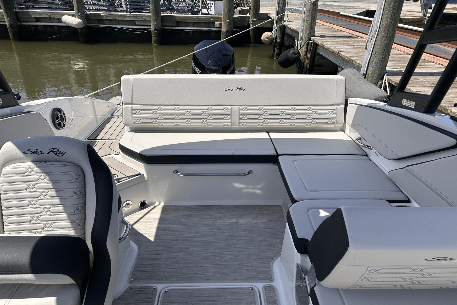 2026 Sea Ray SPX 210 Outboard Image Thumbnail #16