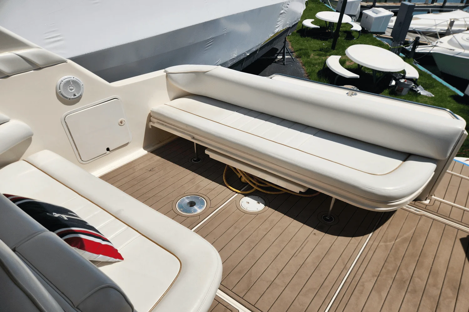 1998 Sea Ray 330 SUNDANCER Image Thumbnail #16