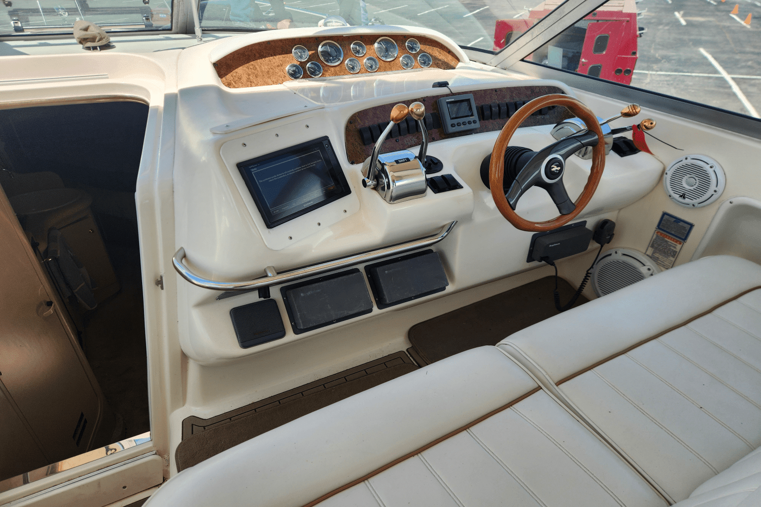 1998 Sea Ray 330 SUNDANCER Image Thumbnail #7