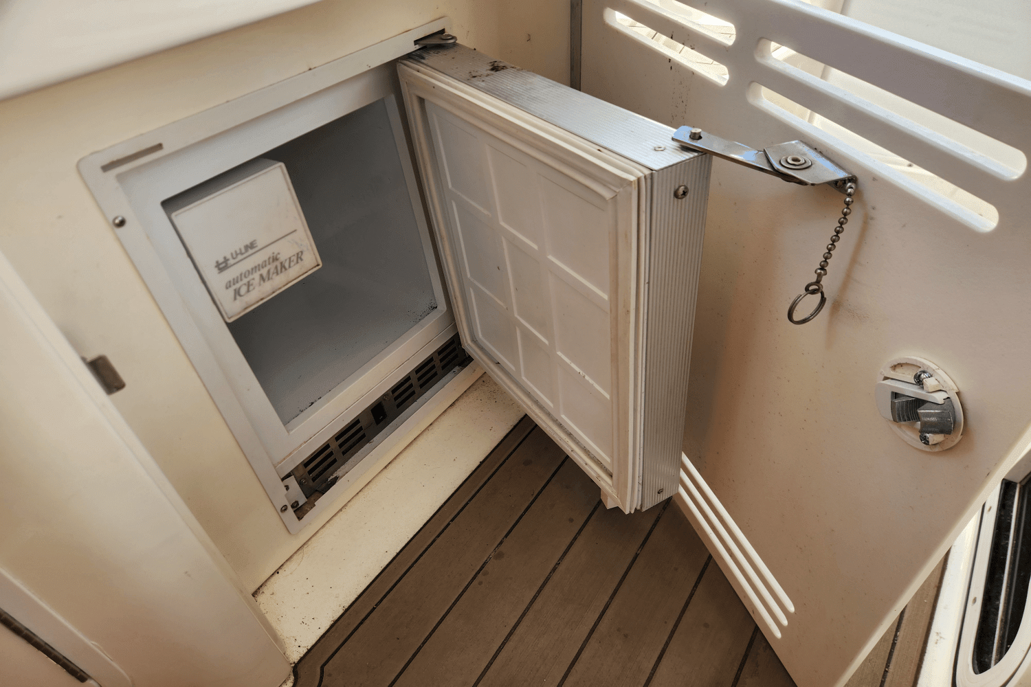 1998 Sea Ray 330 SUNDANCER Image Thumbnail #13