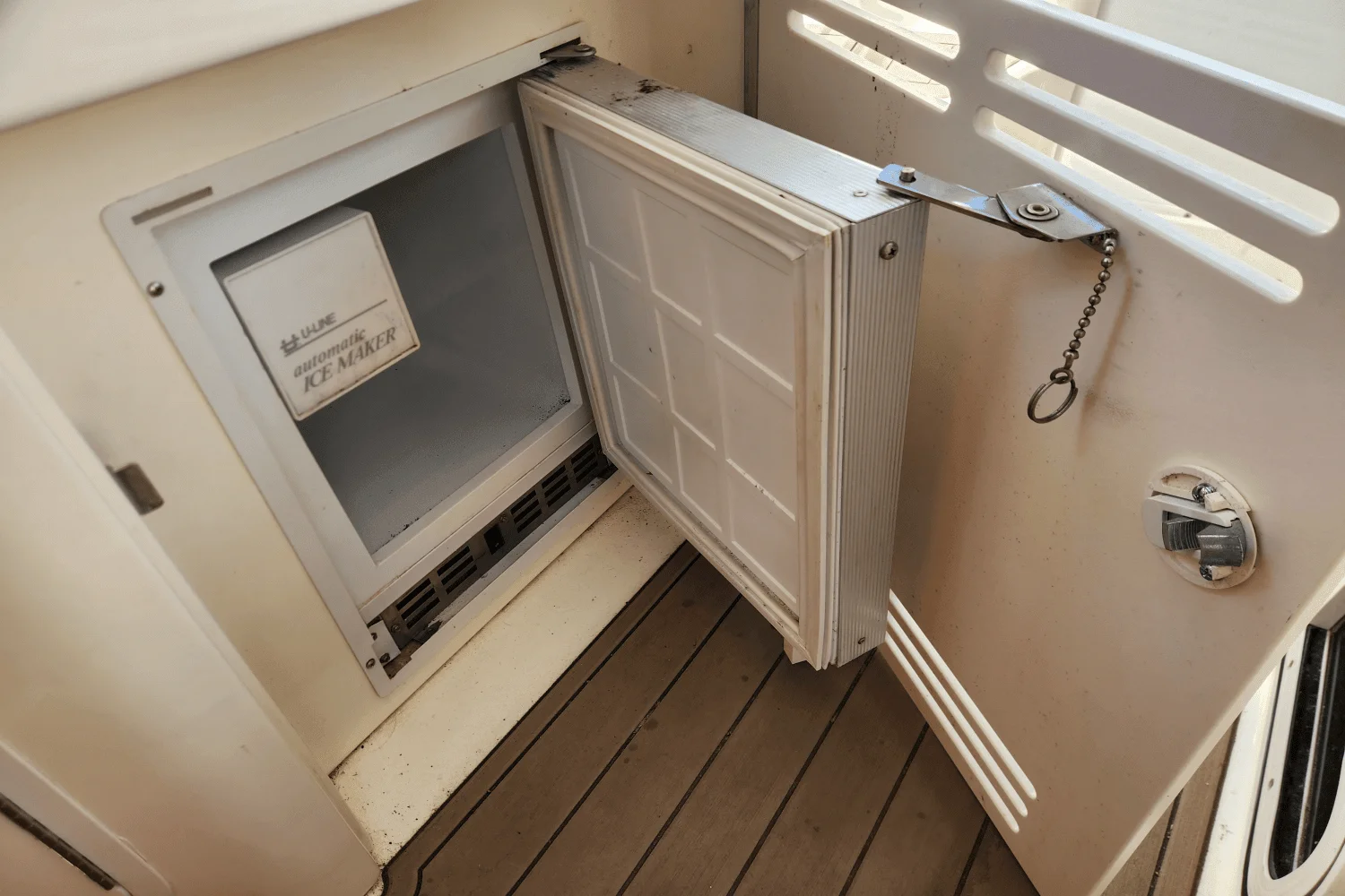 1998 Sea Ray 330 SUNDANCER Image Thumbnail #13