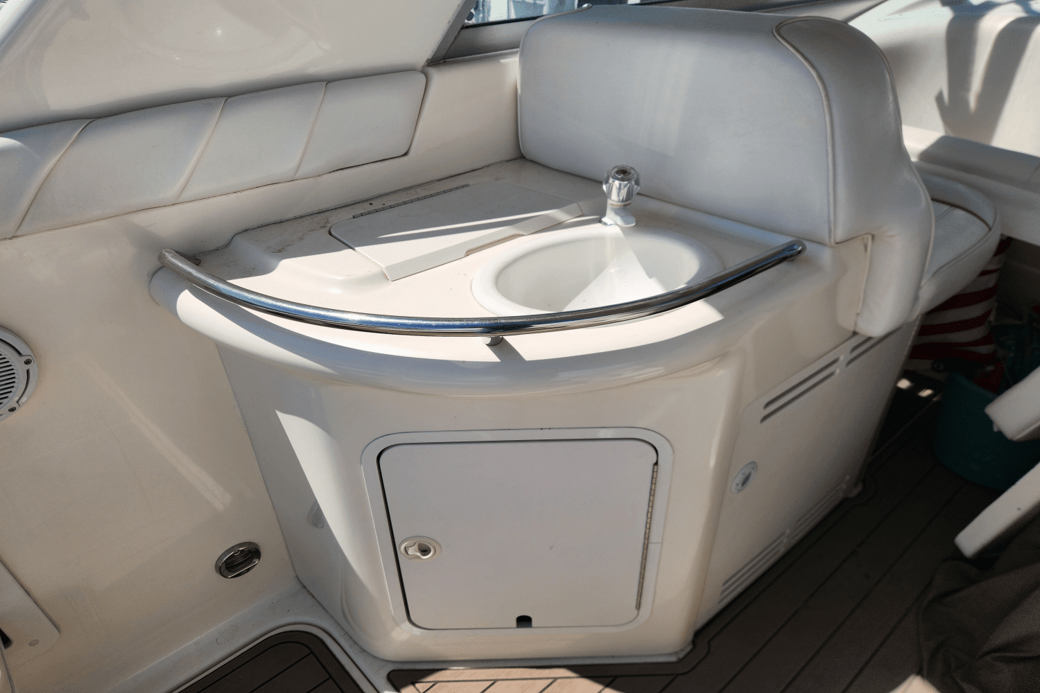 1998 Sea Ray 330 SUNDANCER Image Thumbnail #18