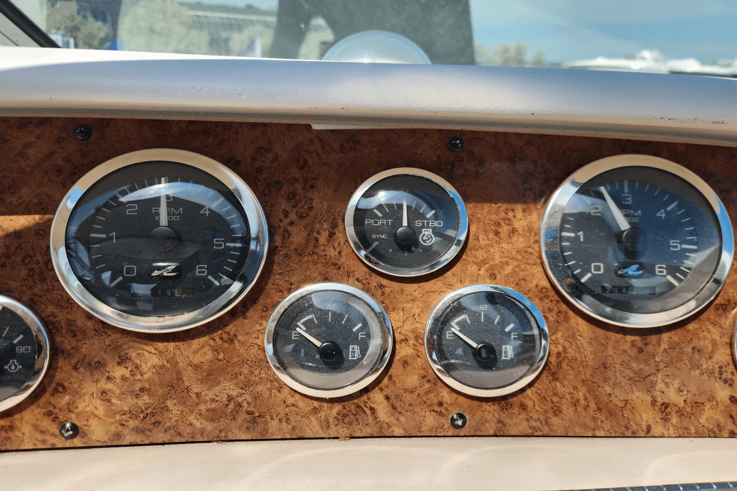 1998 Sea Ray 330 SUNDANCER Image Thumbnail #10