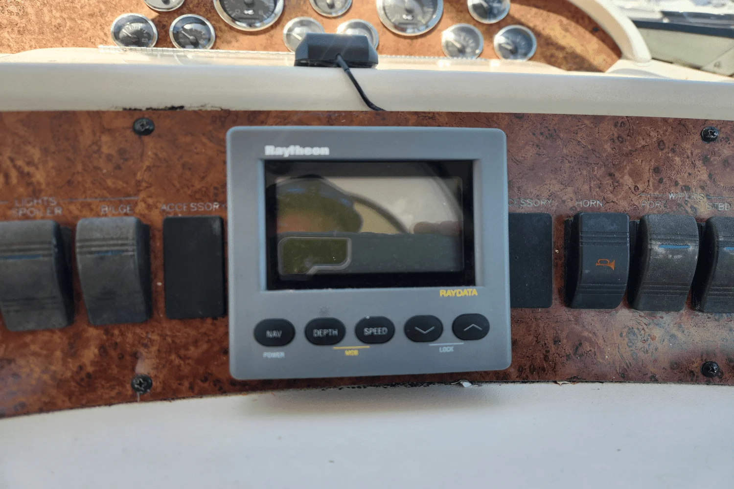 1998 Sea Ray 330 SUNDANCER Image Thumbnail #9