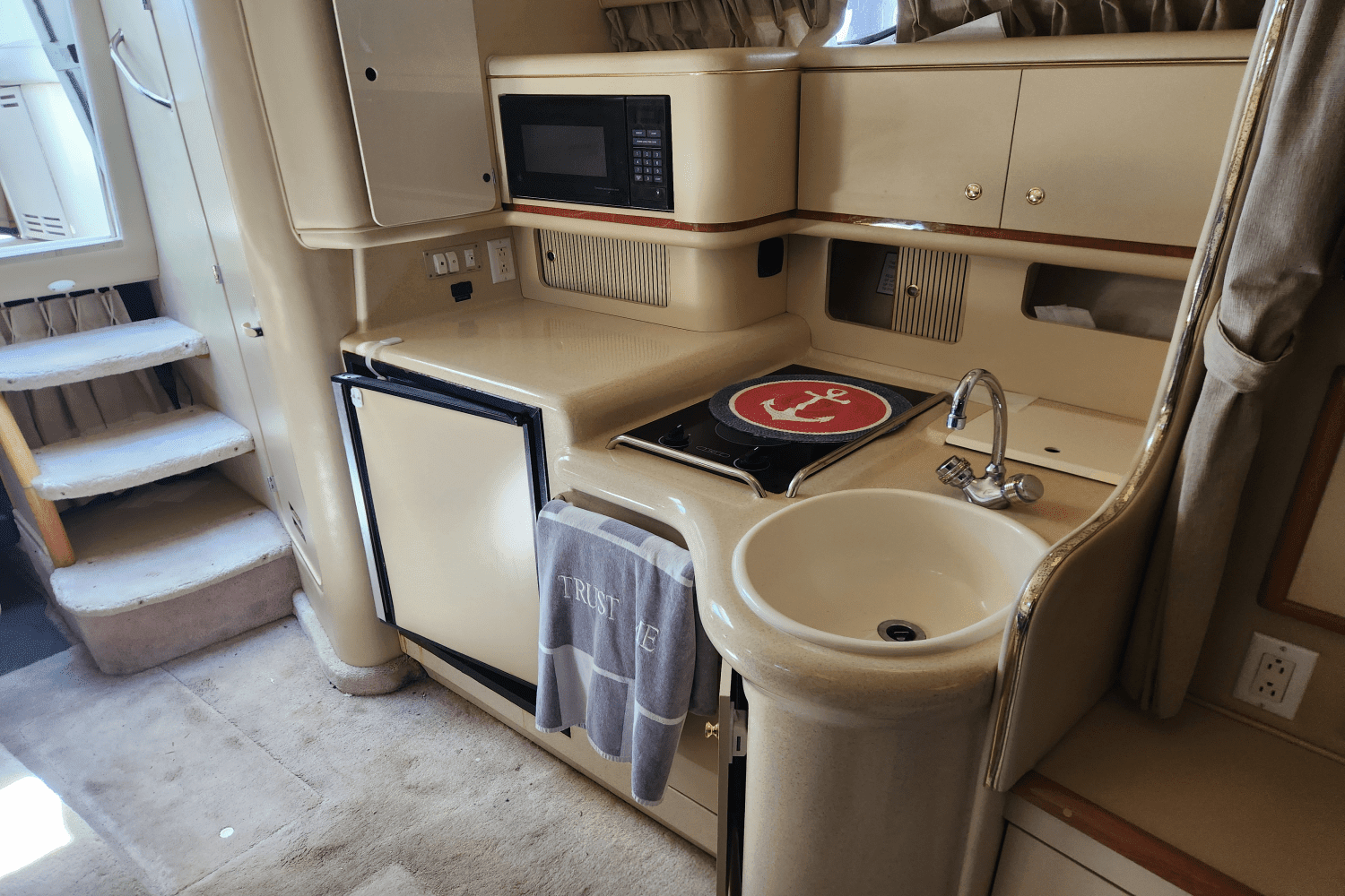 1998 Sea Ray 330 SUNDANCER Image Thumbnail #22