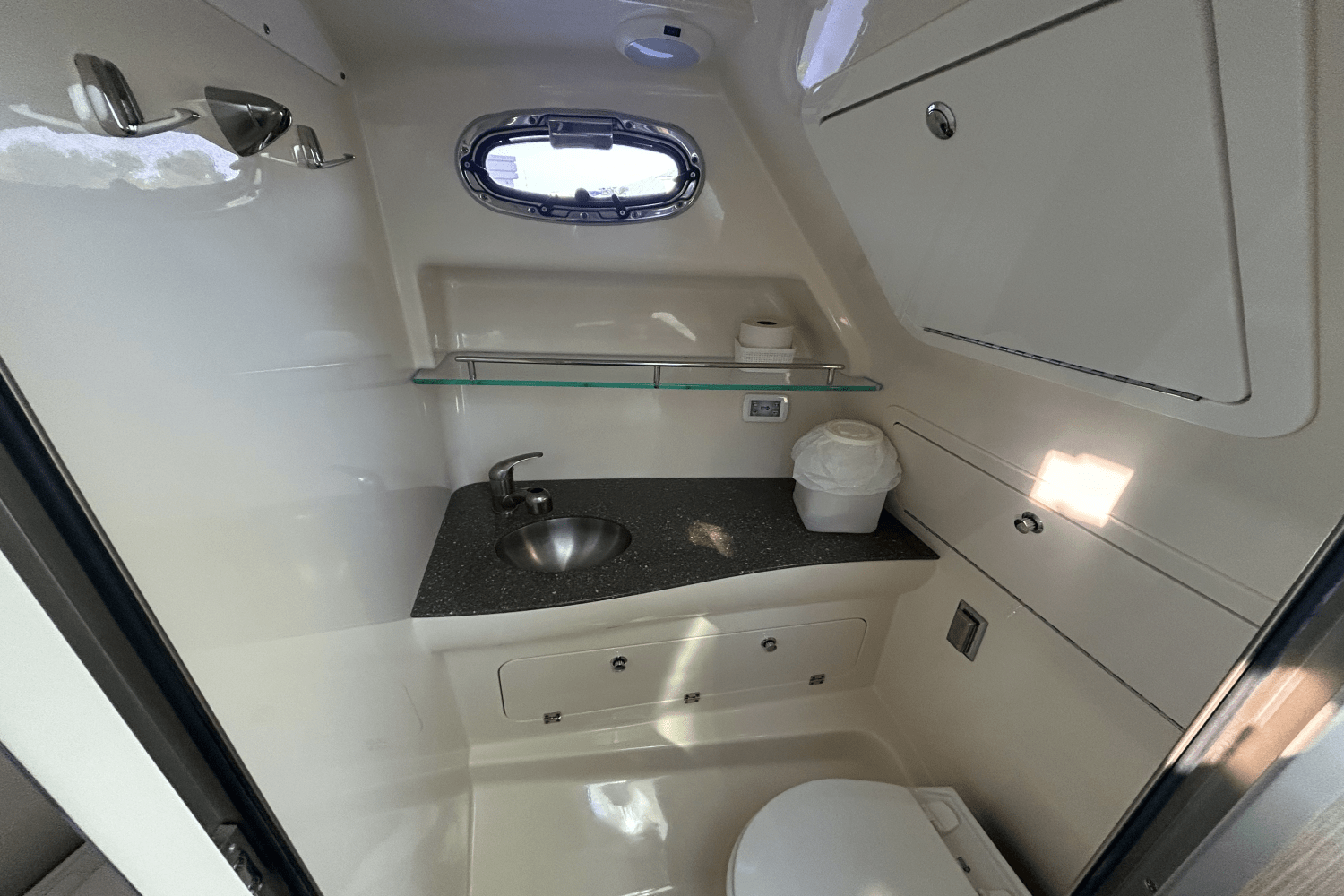 2017 Boston Whaler 315 CQ Image Thumbnail #33
