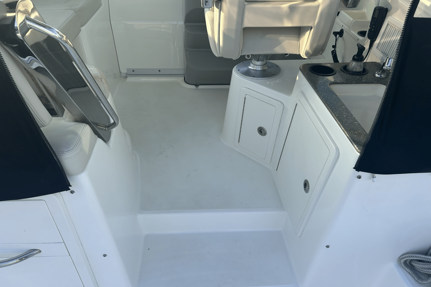 2017 Boston Whaler 315 CQ Image Thumbnail #14