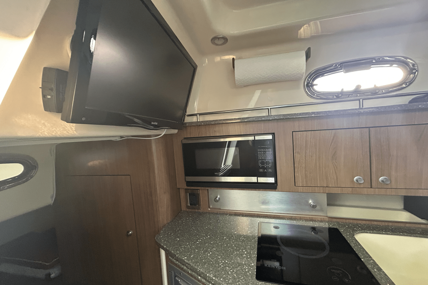 2017 Boston Whaler 315 CQ Image Thumbnail #27