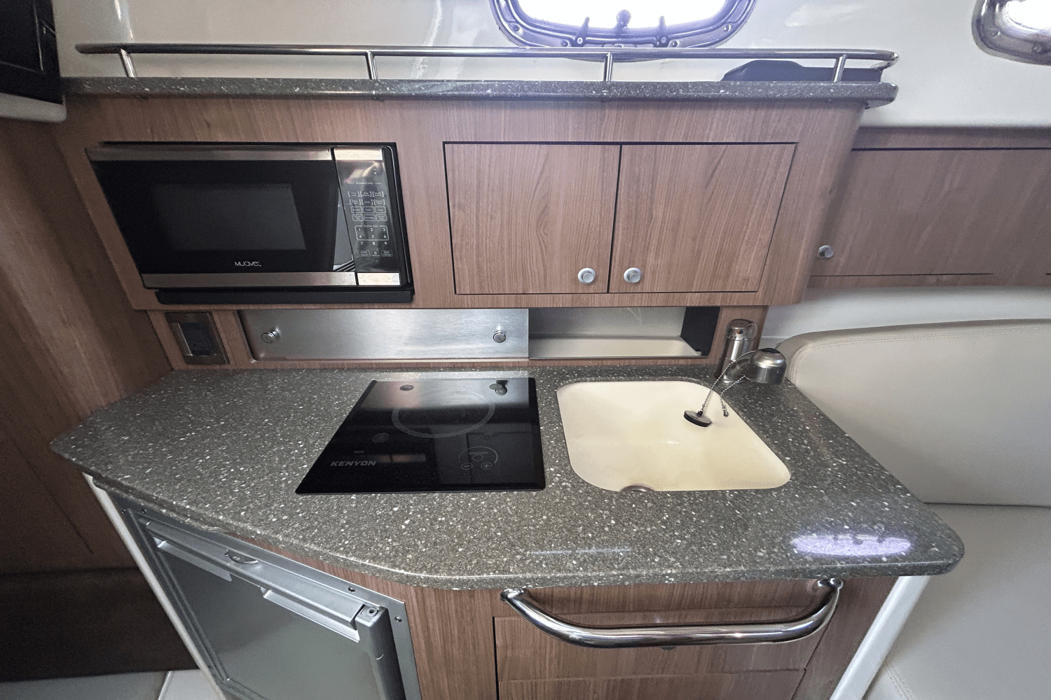 2017 Boston Whaler 315 CQ Image Thumbnail #28