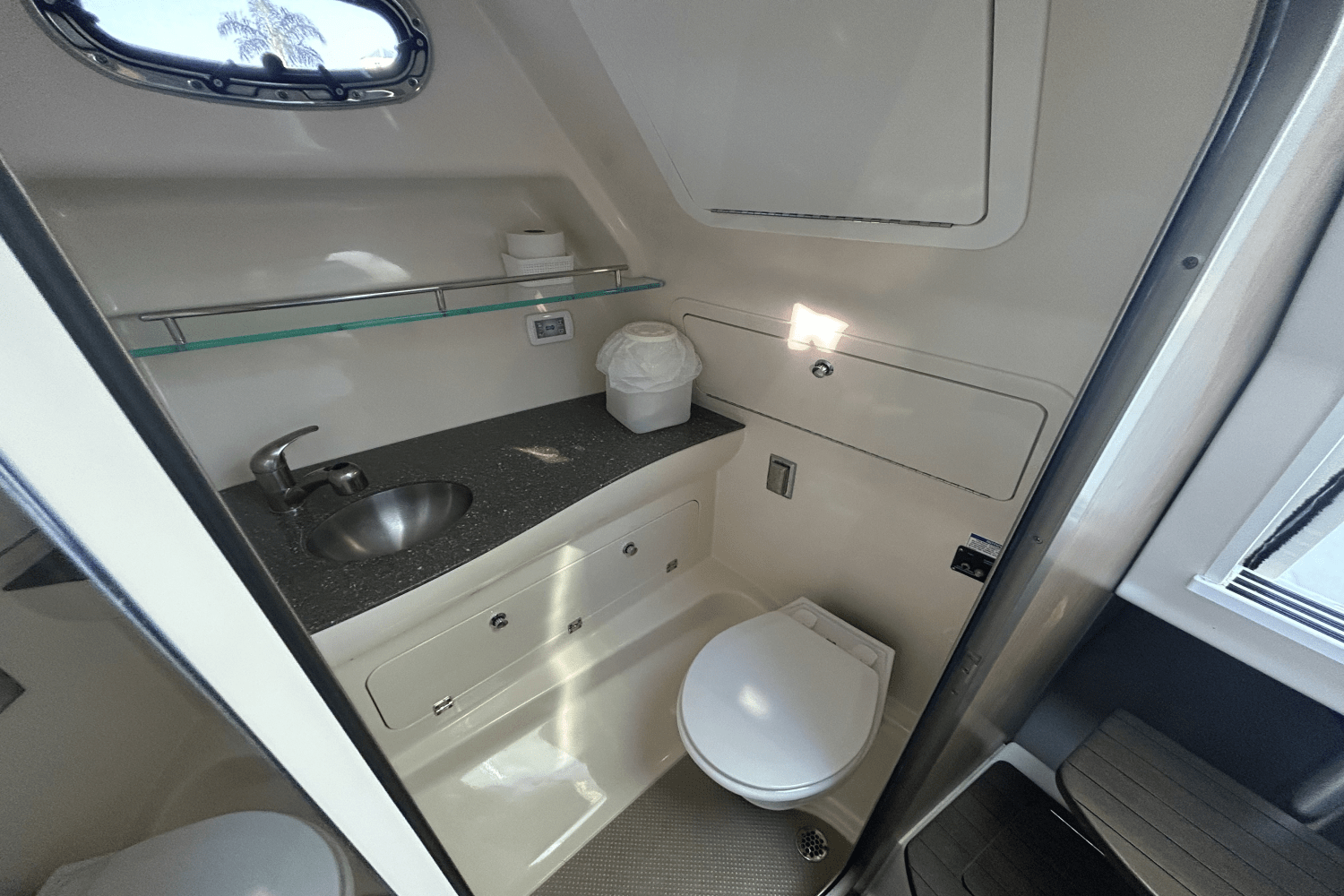 2017 Boston Whaler 315 CQ Image Thumbnail #34
