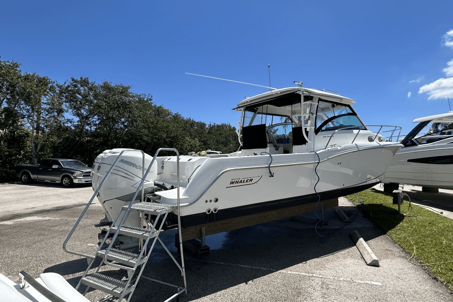 2017 Boston Whaler 315 CQ Image Thumbnail #6