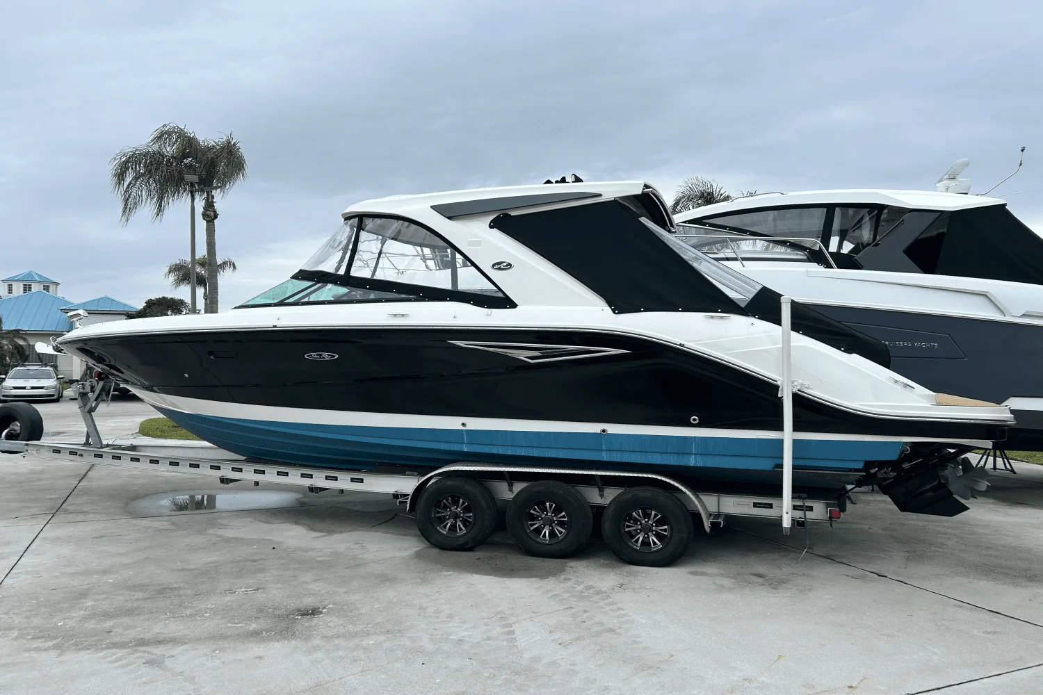 2024 Sea Ray 310 SLX Image Thumbnail #1